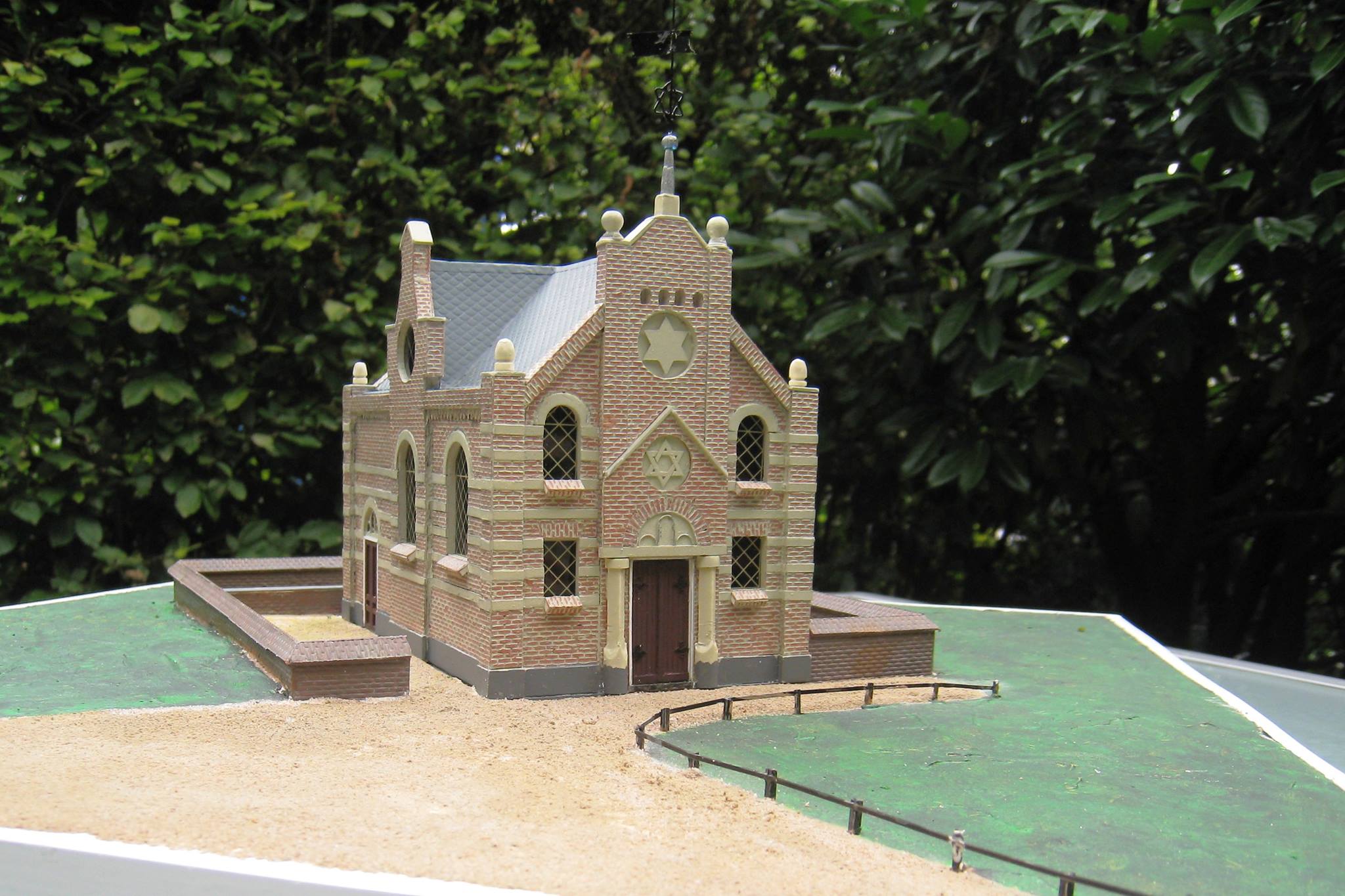 Foto maquette synagoge (Hans van der Beek).jpeg